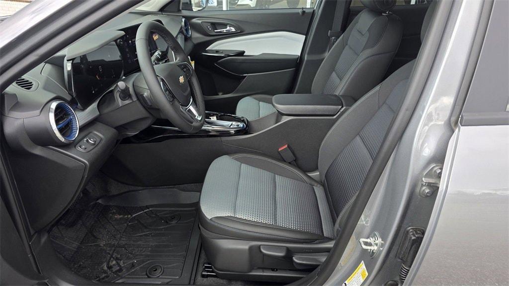 new 2025 Chevrolet Trax car, priced at $23,035