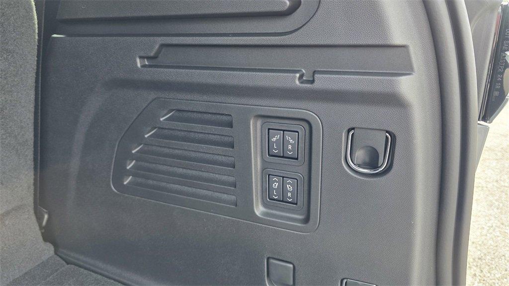 new 2025 Chevrolet Traverse car, priced at $54,435
