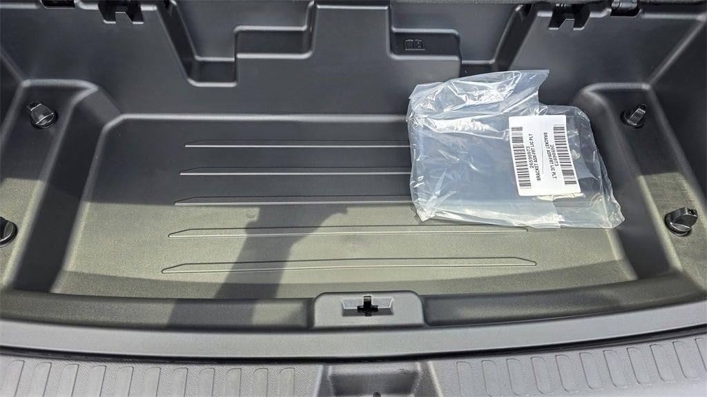new 2025 Chevrolet Traverse car, priced at $39,100