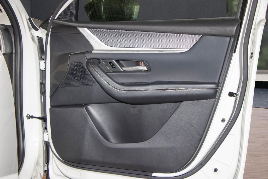 new 2025 Mazda CX-70 car, priced at $45,350