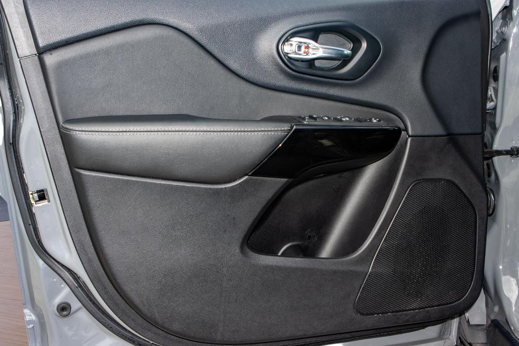 used 2023 Jeep Cherokee car, priced at $20,090