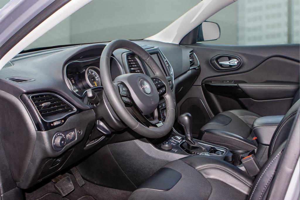 used 2023 Jeep Cherokee car, priced at $20,090