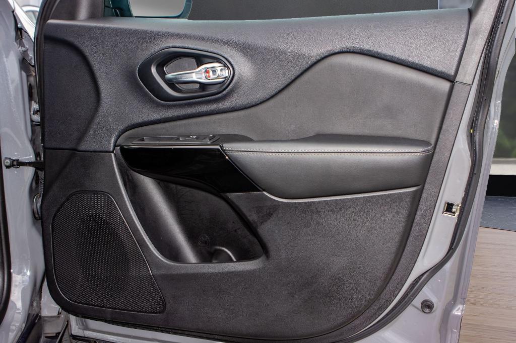 used 2023 Jeep Cherokee car, priced at $20,090