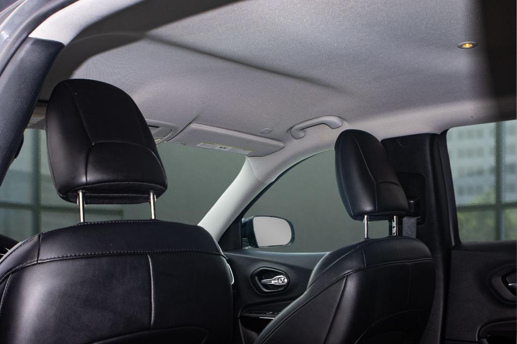 used 2023 Jeep Cherokee car, priced at $20,090