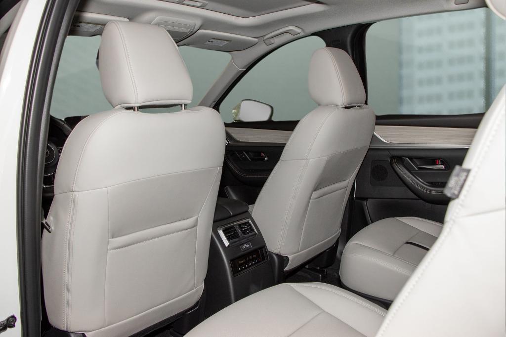 new 2025 Mazda CX-90 car, priced at $40,770