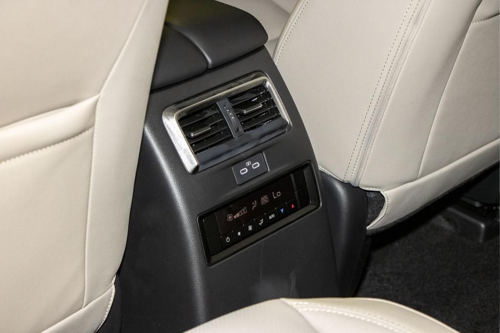 new 2025 Mazda CX-90 car, priced at $40,770