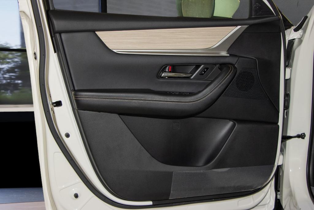 new 2025 Mazda CX-90 car, priced at $40,770