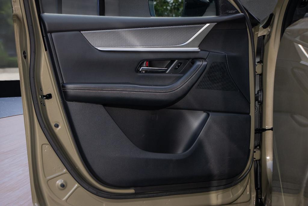 new 2025 Mazda CX-70 PHEV car, priced at $57,180