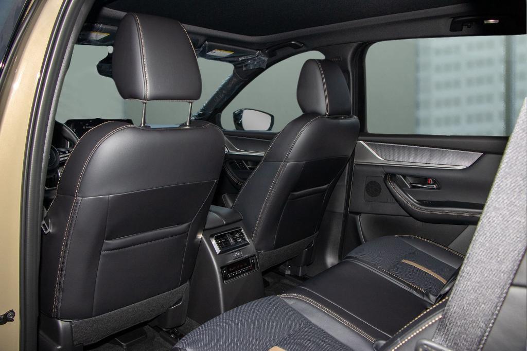 new 2025 Mazda CX-70 PHEV car, priced at $57,180