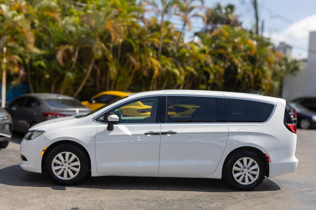 used 2018 Chrysler Pacifica car, priced at $16,888