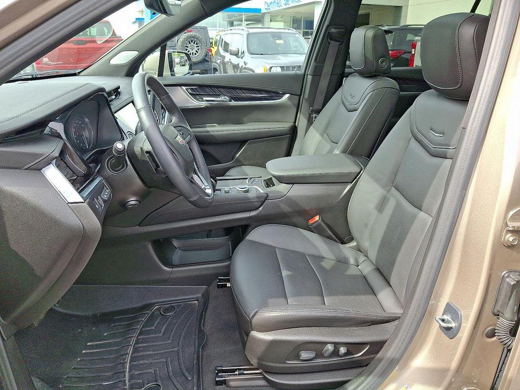 used 2023 Cadillac XT6 car, priced at $39,999