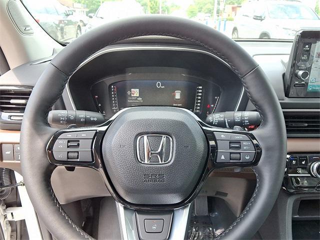 new 2025 Honda Pilot car, priced at $54,985