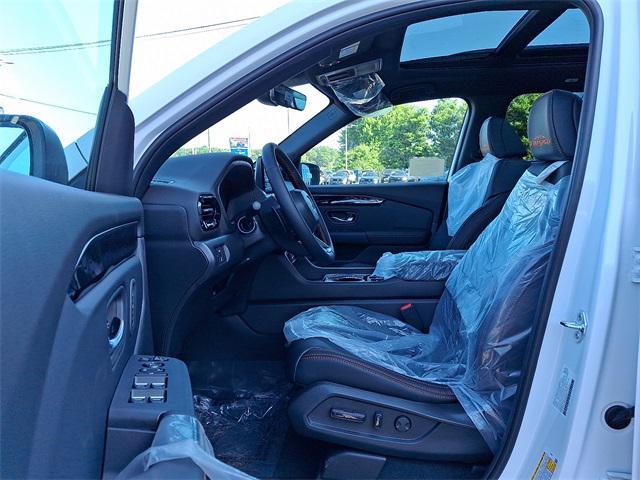 new 2025 Honda Pilot car, priced at $51,305