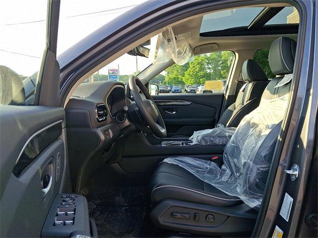 new 2025 Honda Pilot car, priced at $56,250