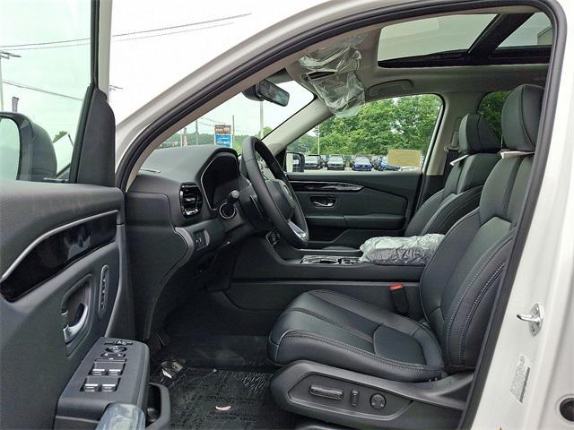 new 2025 Honda Pilot car, priced at $51,550