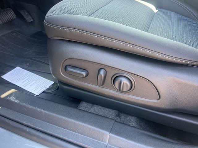 new 2025 Buick Envista car, priced at $26,206