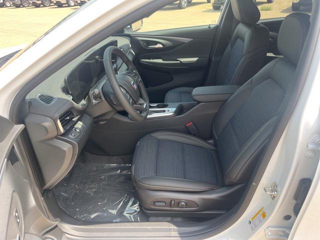 new 2025 Buick Envista car, priced at $24,514