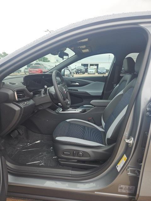 new 2025 Buick Envista car, priced at $24,999