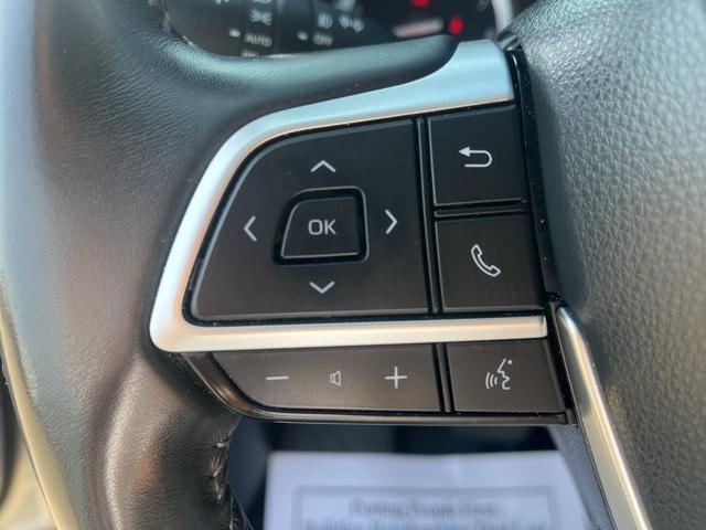 used 2022 Toyota Highlander car, priced at $38,699
