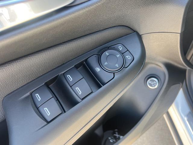 new 2025 Buick Envista car, priced at $29,288