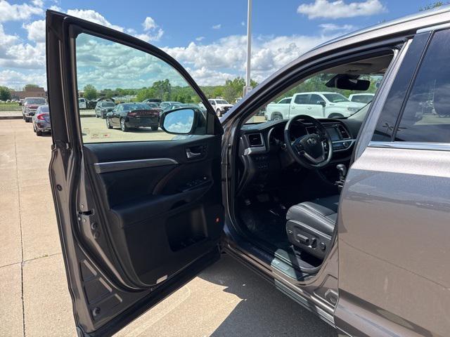used 2018 Toyota Highlander car, priced at $33,923