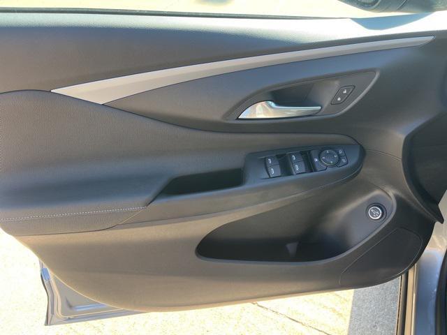 new 2025 Buick Envista car, priced at $23,999