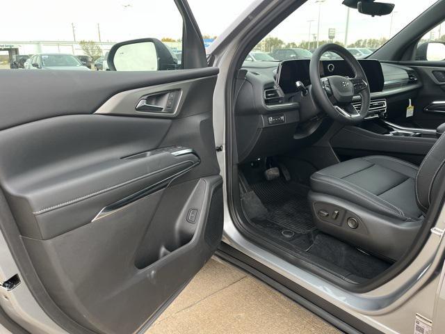 new 2026 Chevrolet Traverse car, priced at $46,804