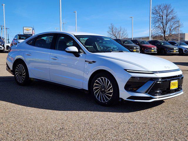 new 2025 Hyundai Sonata Hybrid car, priced at $33,180