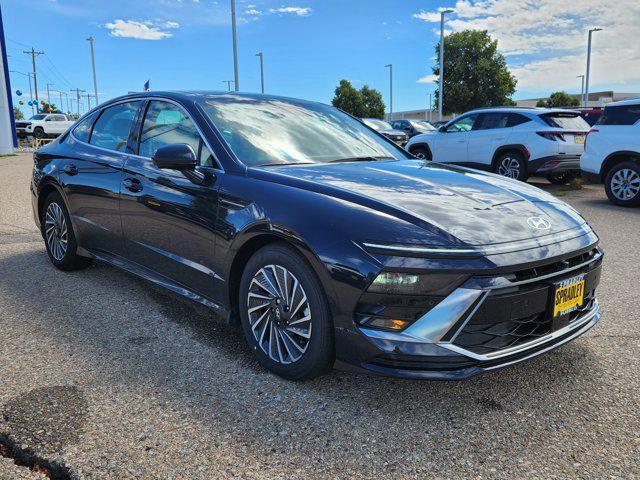 new 2025 Hyundai Sonata Hybrid car, priced at $32,077
