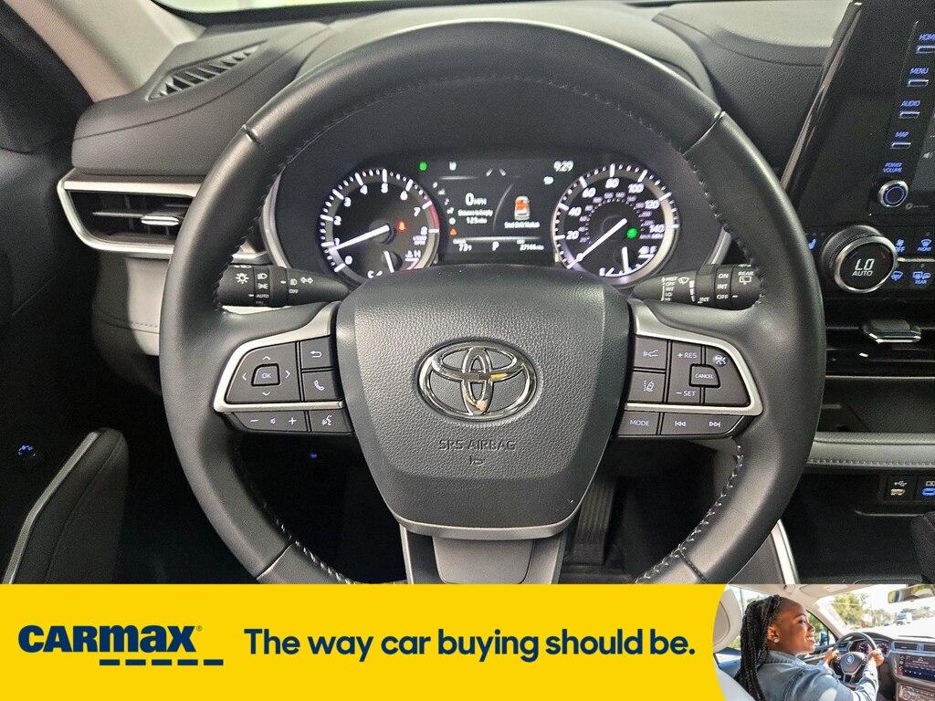 used 2022 Toyota Highlander car, priced at $35,998