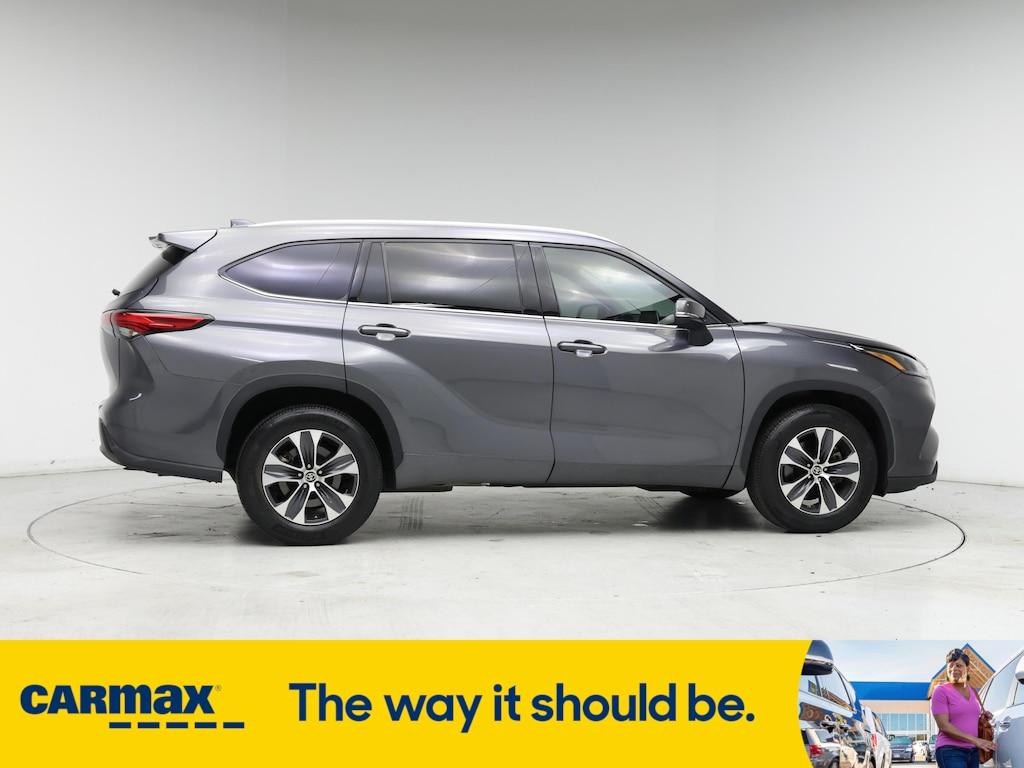 used 2022 Toyota Highlander car, priced at $35,998