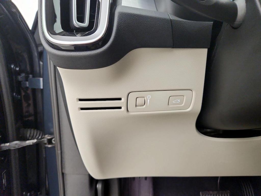 used 2021 Volvo XC40 car, priced at $27,998