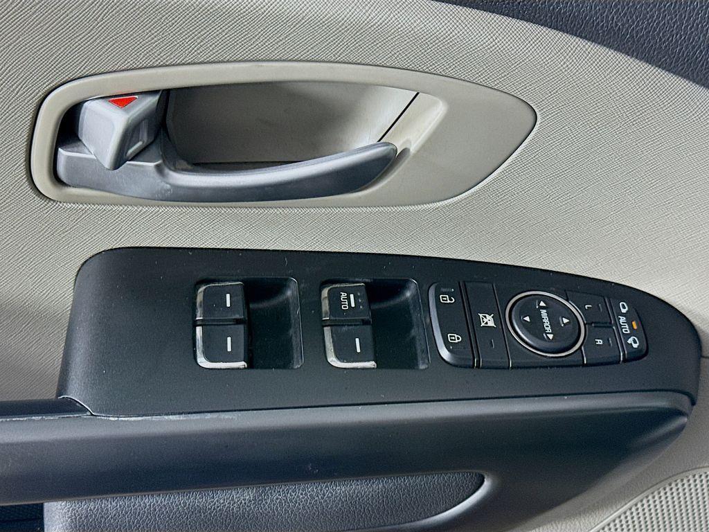 used 2017 Kia Sedona car, priced at $8,462