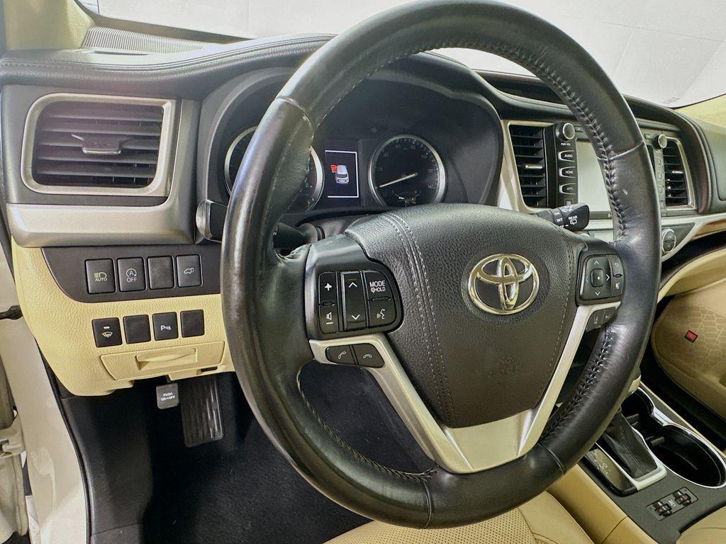 used 2018 Toyota Highlander car, priced at $24,270