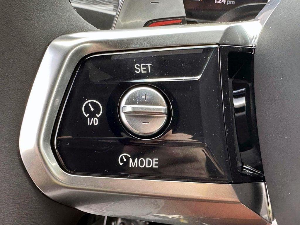 new 2025 BMW 760 car, priced at $133,825
