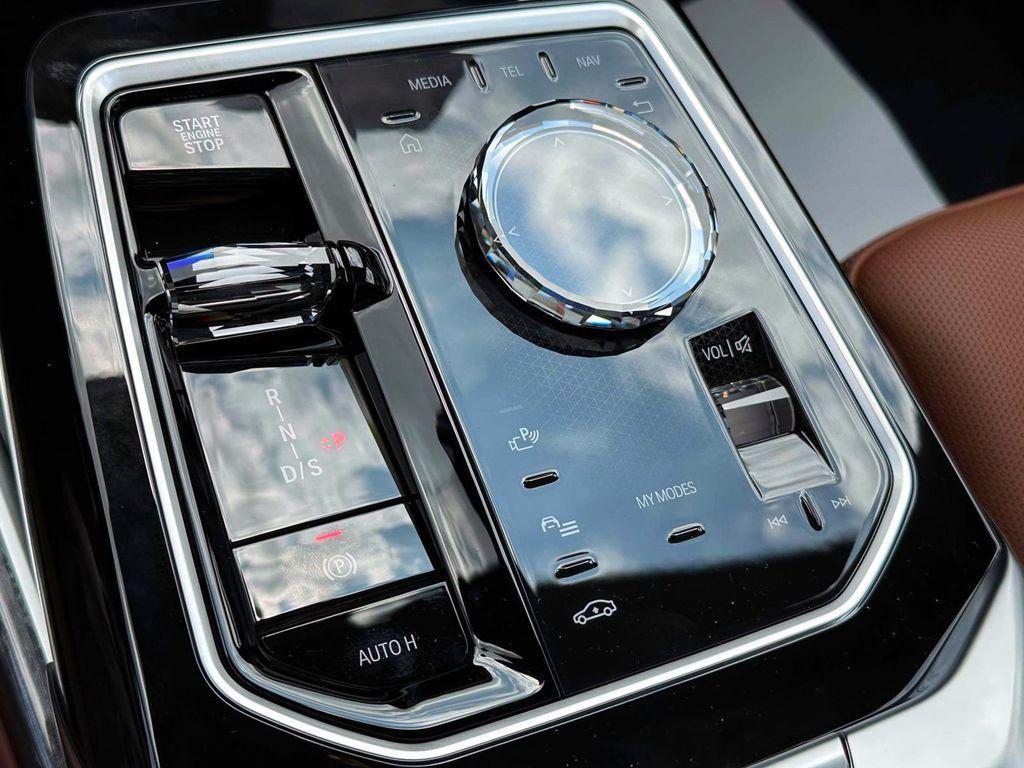 new 2025 BMW 760 car, priced at $133,825