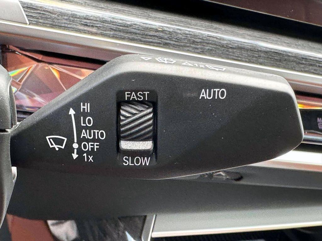 new 2025 BMW 760 car, priced at $133,825