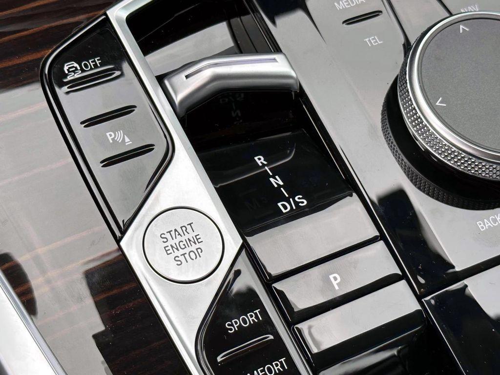 new 2026 BMW X7 car, priced at $93,625