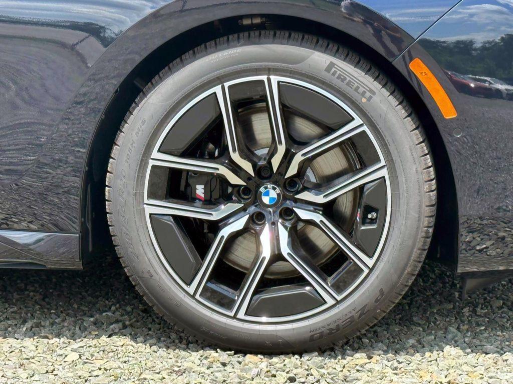 new 2025 BMW 760 car, priced at $133,945