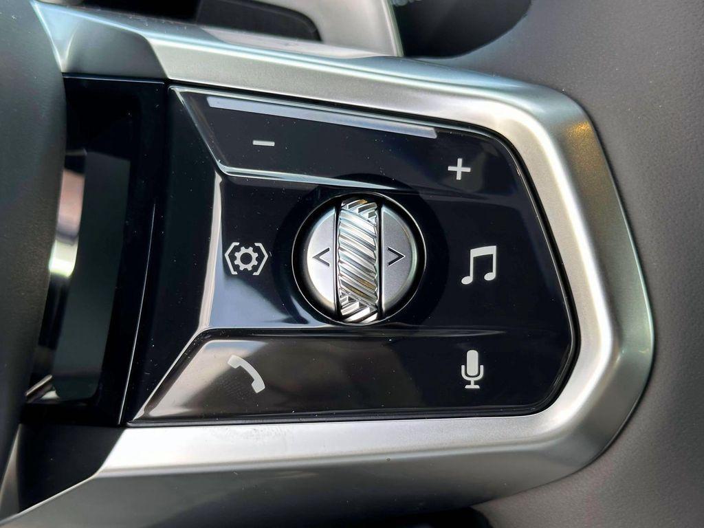 new 2025 BMW 760 car, priced at $133,945