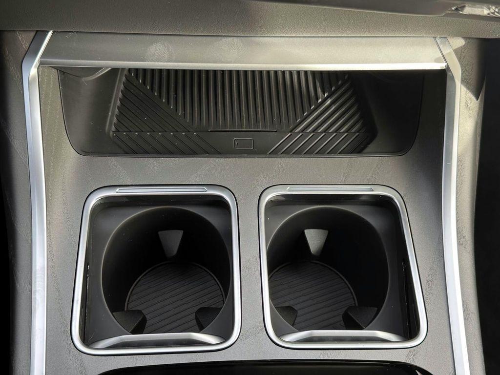 new 2025 BMW 760 car