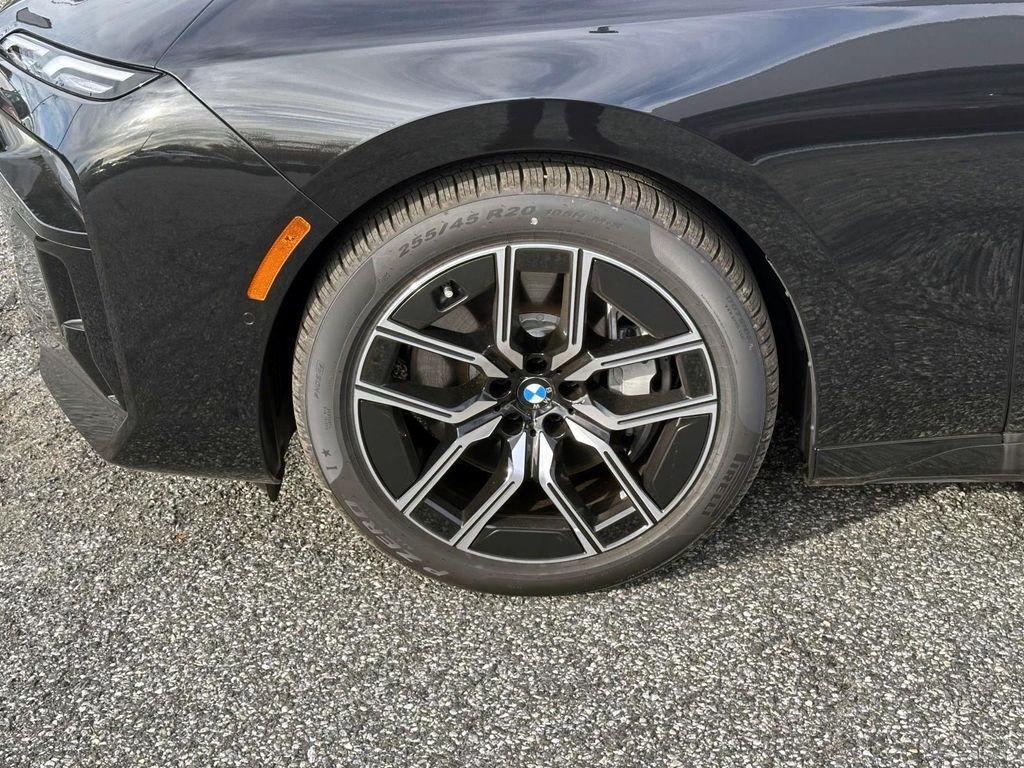 new 2025 BMW 760 car