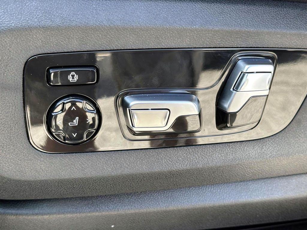 new 2026 BMW X7 car, priced at $124,000