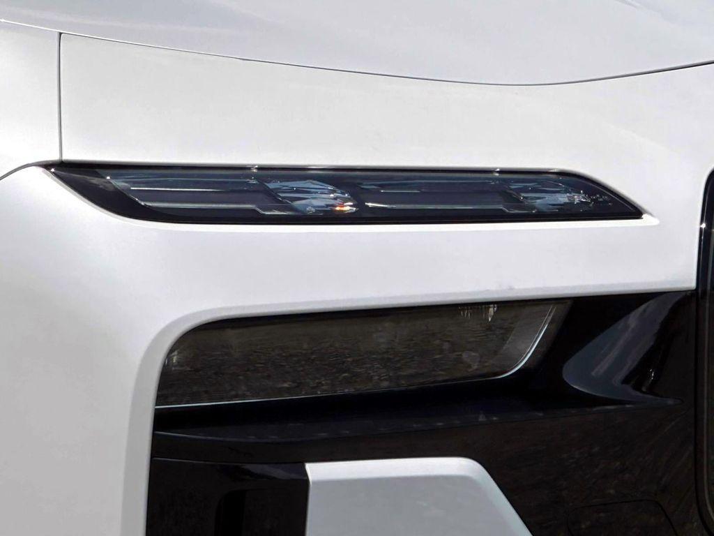 new 2025 BMW 760 car, priced at $130,825