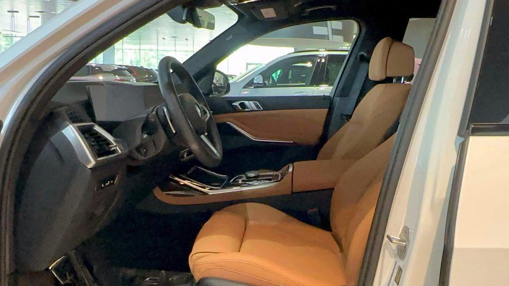 new 2025 BMW X7 car, priced at $95,535