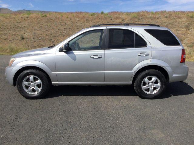 used 2009 Kia Sorento car, priced at $4,995