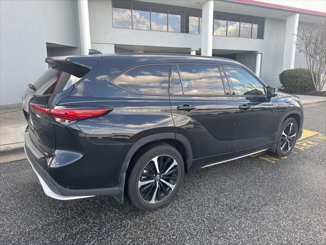 used 2022 Toyota Highlander car, priced at $37,800