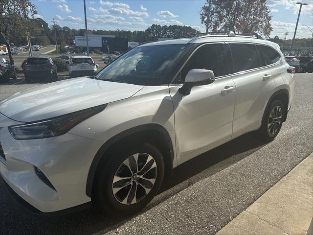 used 2021 Toyota Highlander car, priced at $33,500