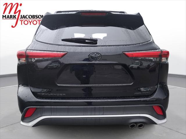 used 2022 Toyota Highlander car, priced at $38,500