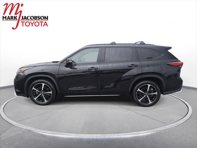 used 2022 Toyota Highlander car, priced at $38,500